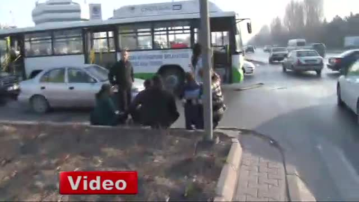Kaza Yapan Kadın Sürücü Gözyaşlarına Boğuldu