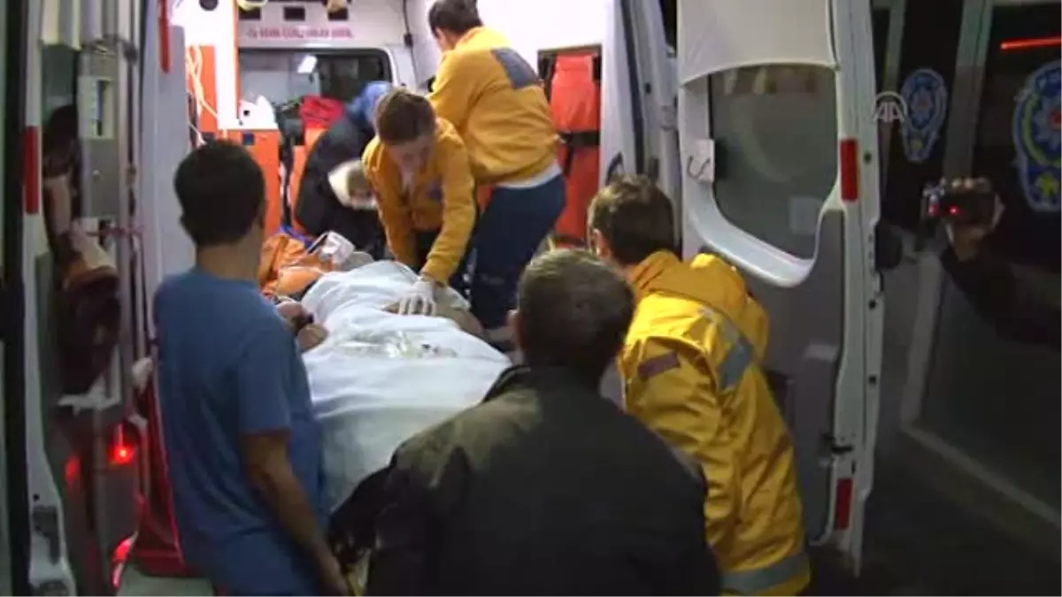 Kazada ağır yaralanan kadın öldü, 6 aylık bebeğinin tedavisi sürüyor -