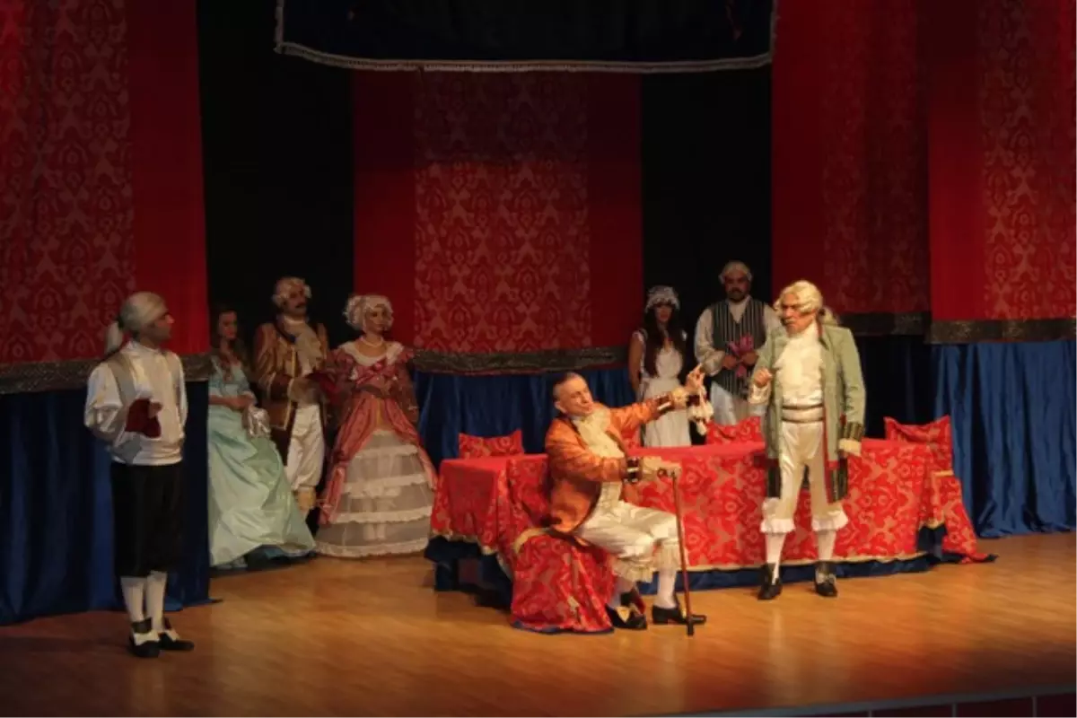 "Kibarlık Budalası" Tiyatro Oyunu Sahnelendi