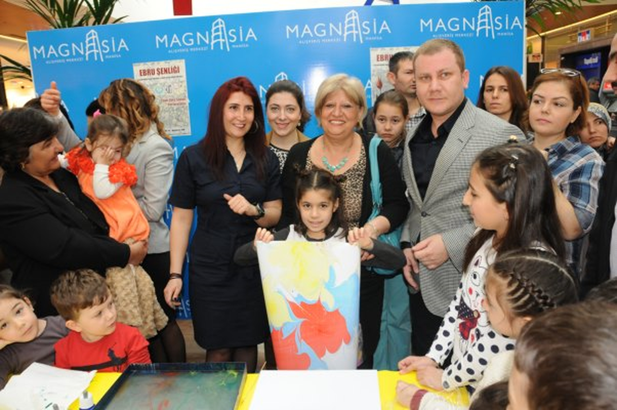 Magnesia\'da Canlı Ebru Performansı