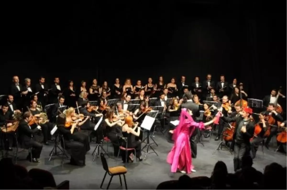 Sözleşmeli Sanatçılar, "Konserle" Kadro Talebinde Bulundu