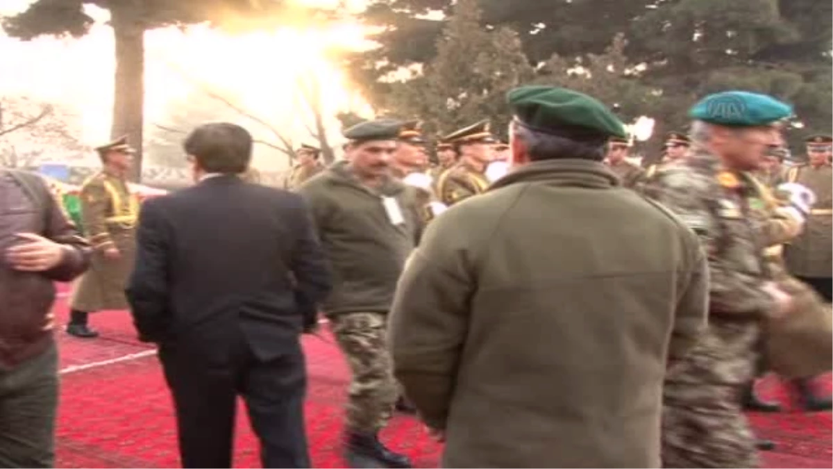 Taliban saldırısında ölen Afgan askerleri için tören düzenlendi -