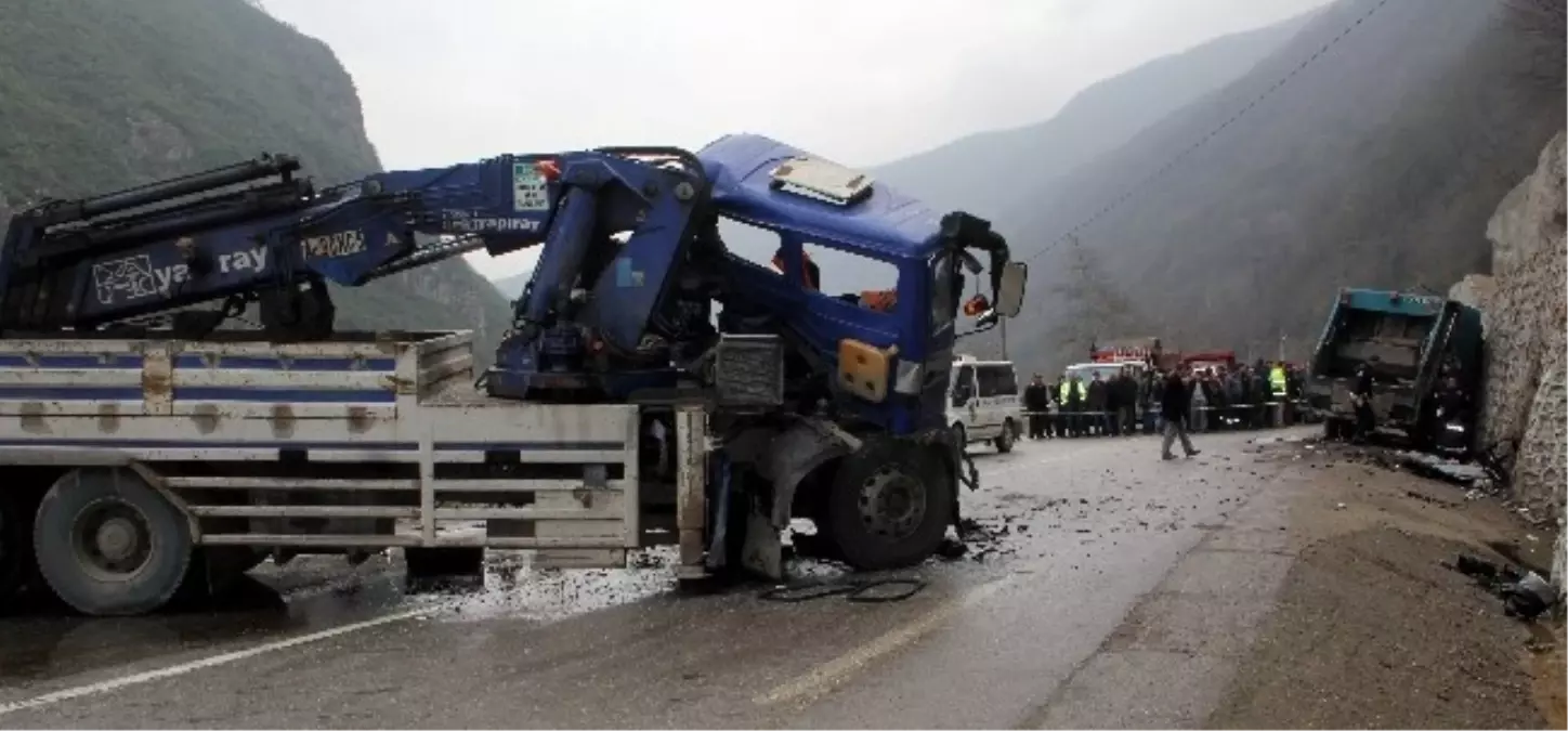 Yenice\'de Trafik Kazası: 1 Ölü, 3 Yaralı