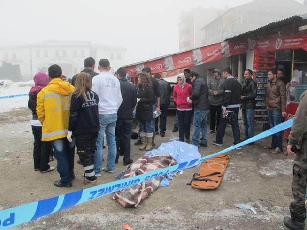 Ağrı\'da Sis ve Hız Yüzünden Zincirleme Kaza 1 Ölü, 12 Yaralı