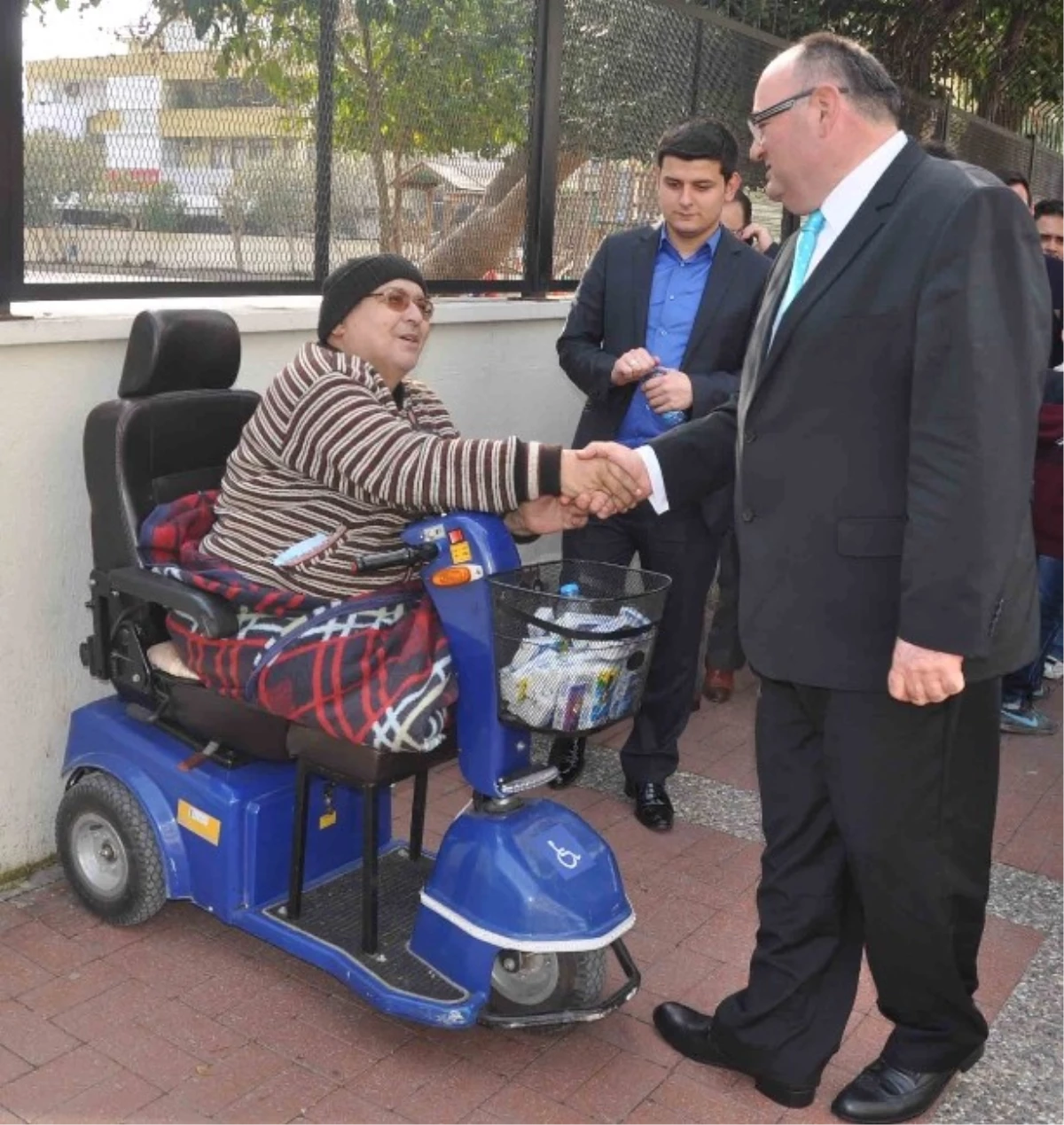 AK Parti Adayı Barut, Esnafı Ziyaret Etti