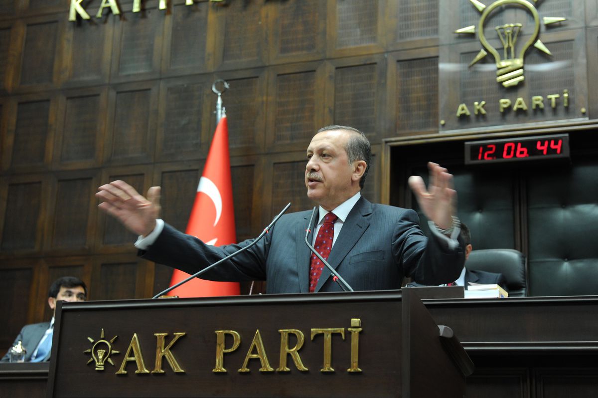 AK Parti Grup(2/son): Ak Partili Milletvekilleri Sessiz, Partililer Coşkuluydu