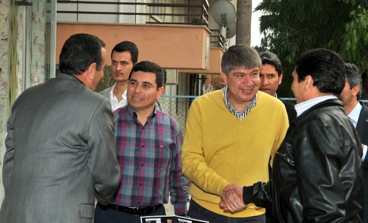Ak Partili Başkan Adayları Esnafı Ziyaret Etti