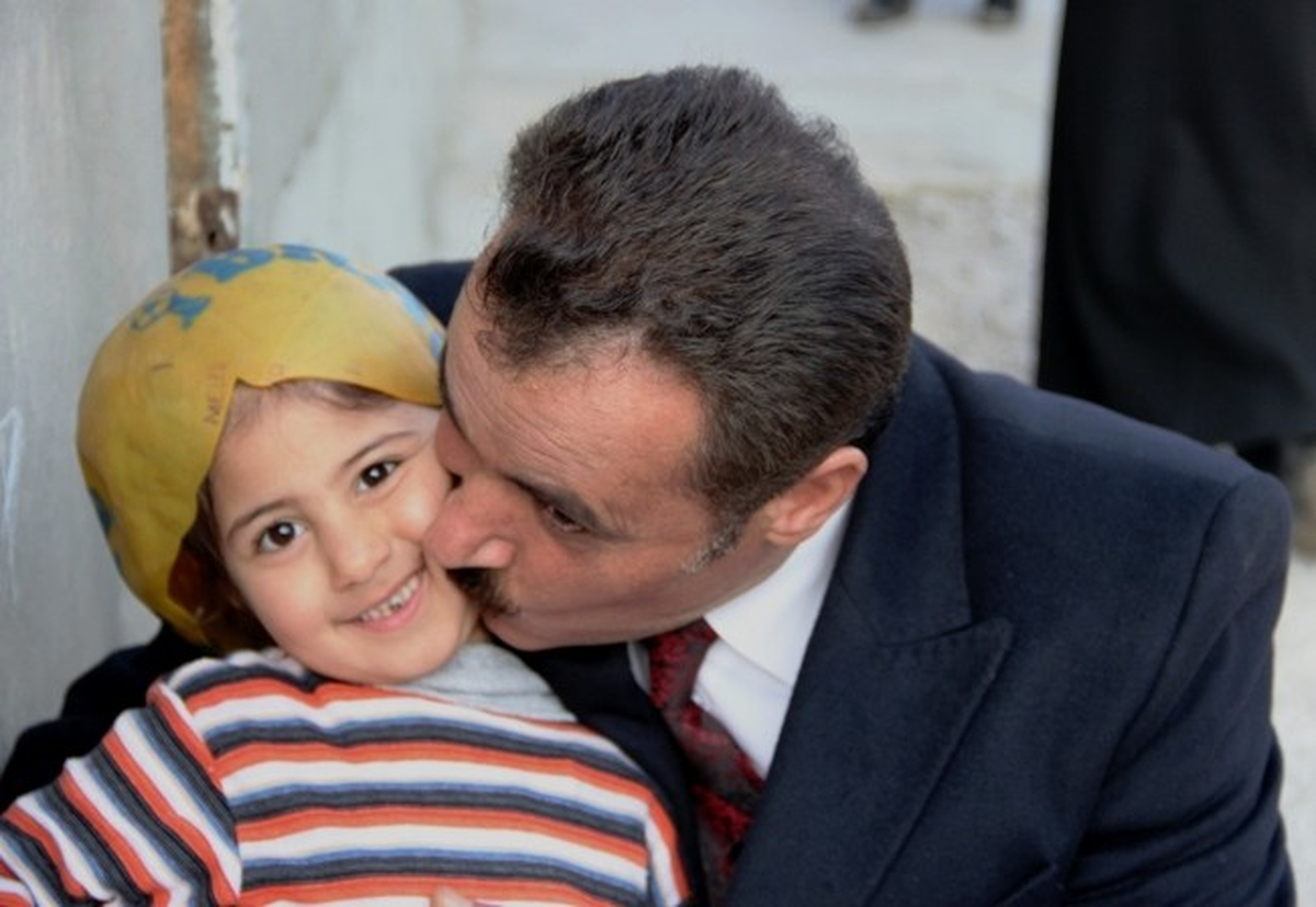 AK Parti\'li Koç\'un Çocuk Sevgisi