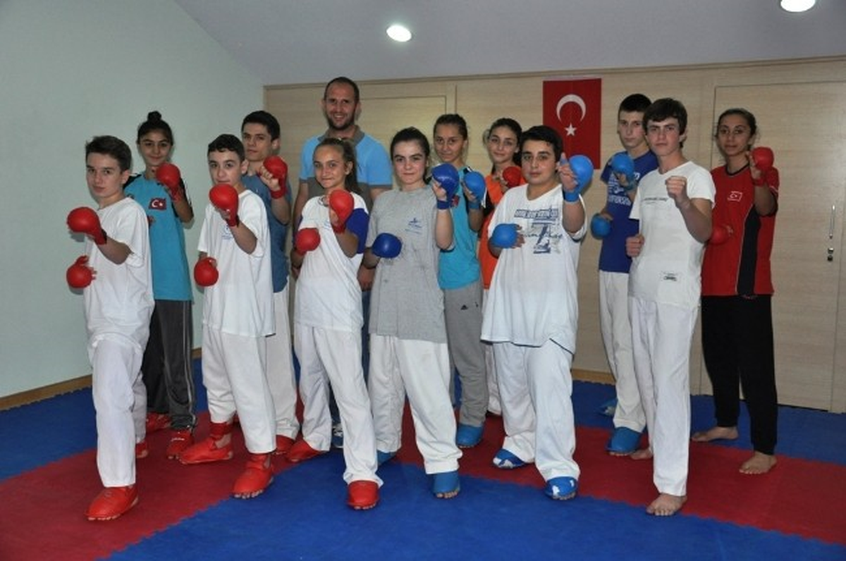Ana Lig\'de Düzceli Karatecilerin Rüzgarı