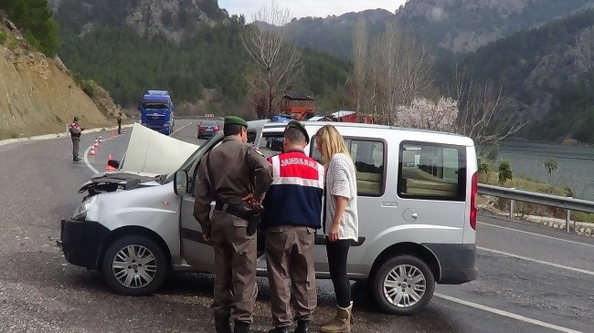 Antalya-Isparta Karayolunda Kaza: 1 Yaralı