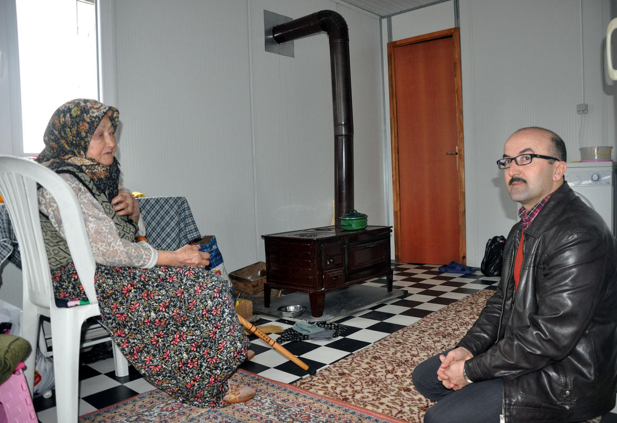 Ayşe Nine\'nin Barınma Sorununa İmece Usulü Çözüm