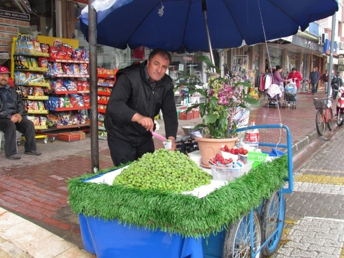 Baharın Habercisi Çağla Badem Tezgahlarda