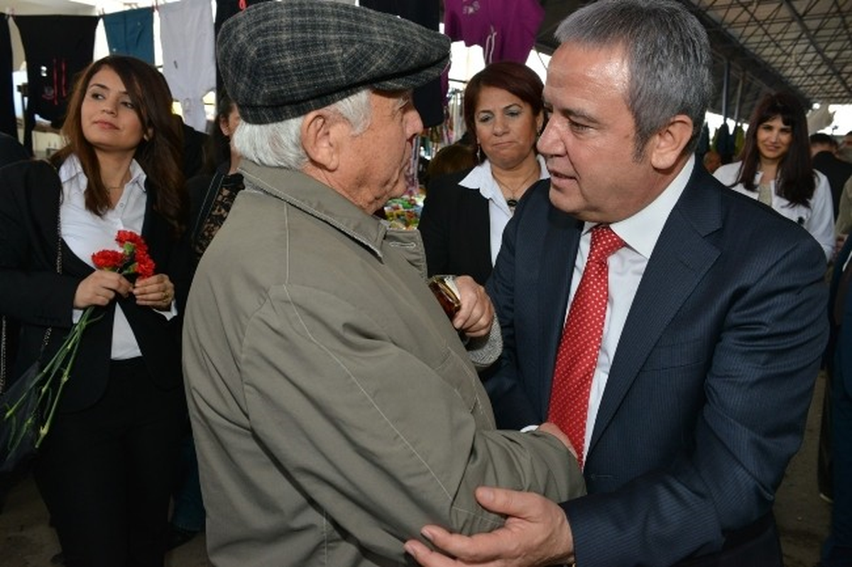 Başkan Böcek\'e Pazar Esnafından Büyük İlgi