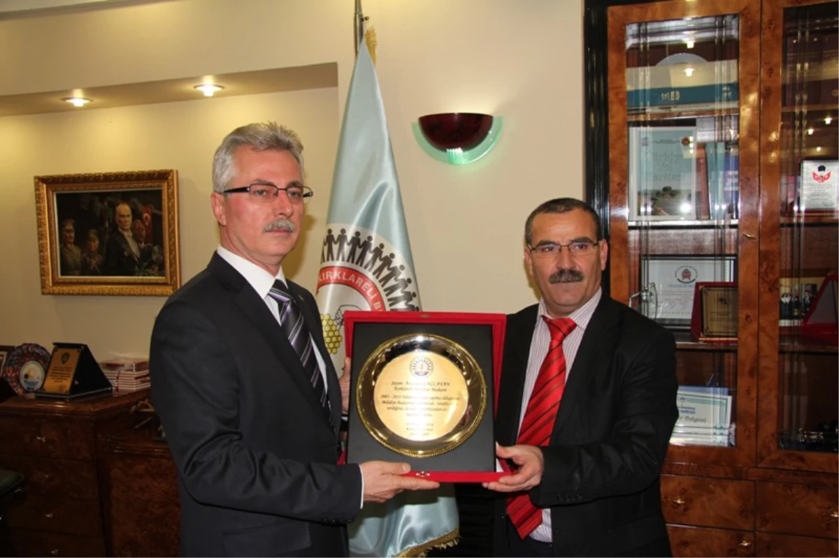 Başkan Çağlayan\'a Plaket Verildi