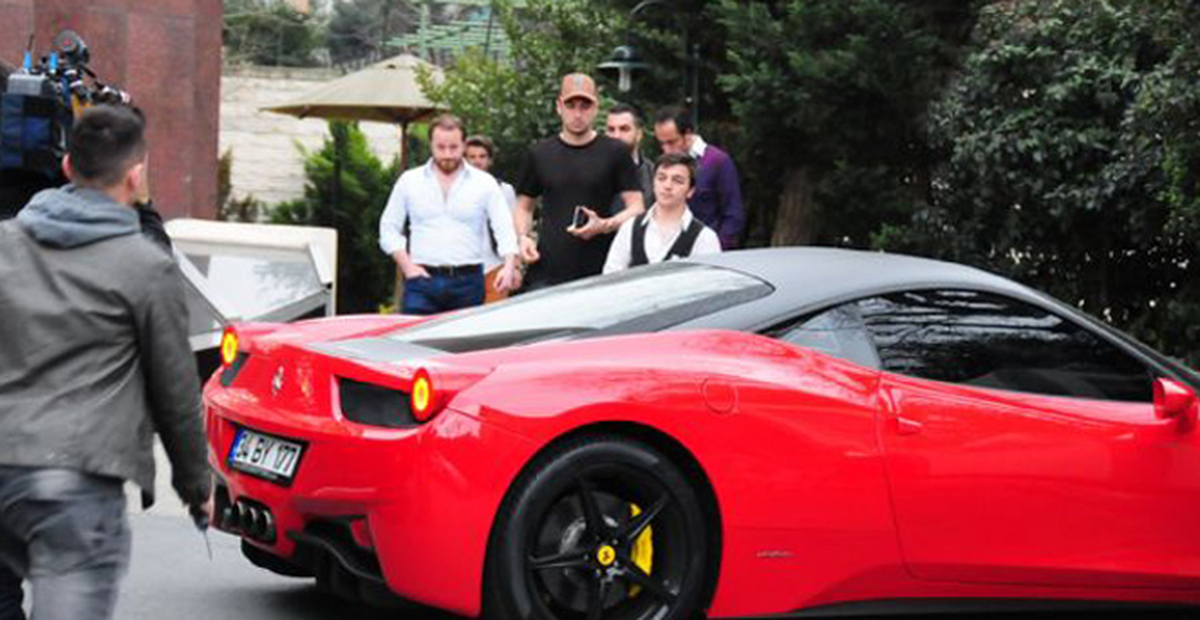 Burak Yılmaz, 1 Milyon 200 Bin TL'ye Ferrari Aldı