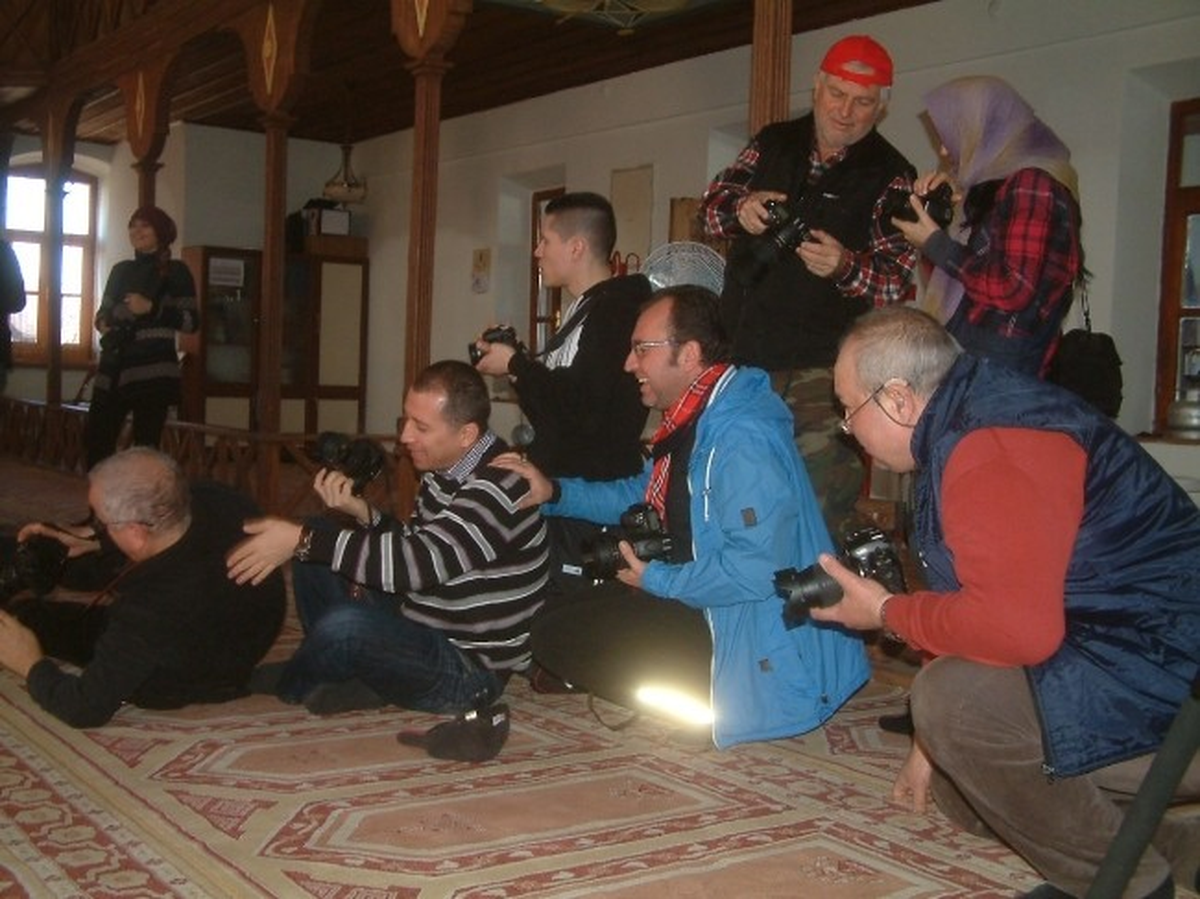 Burhaniye\'de Resimli Cami İlgi Odağı Oldu