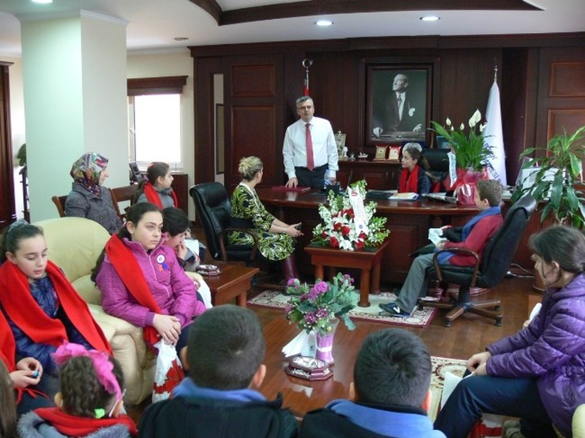 Çocuklardan Trabzon Vergi Dairesi Başkanlığına Ziyaret
