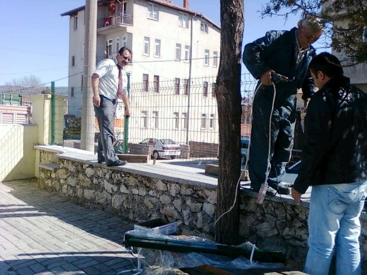 Cumhuriyet Ortaokulunda Bakım, Onarım ve Çevre Düzenleme Çalışmaları