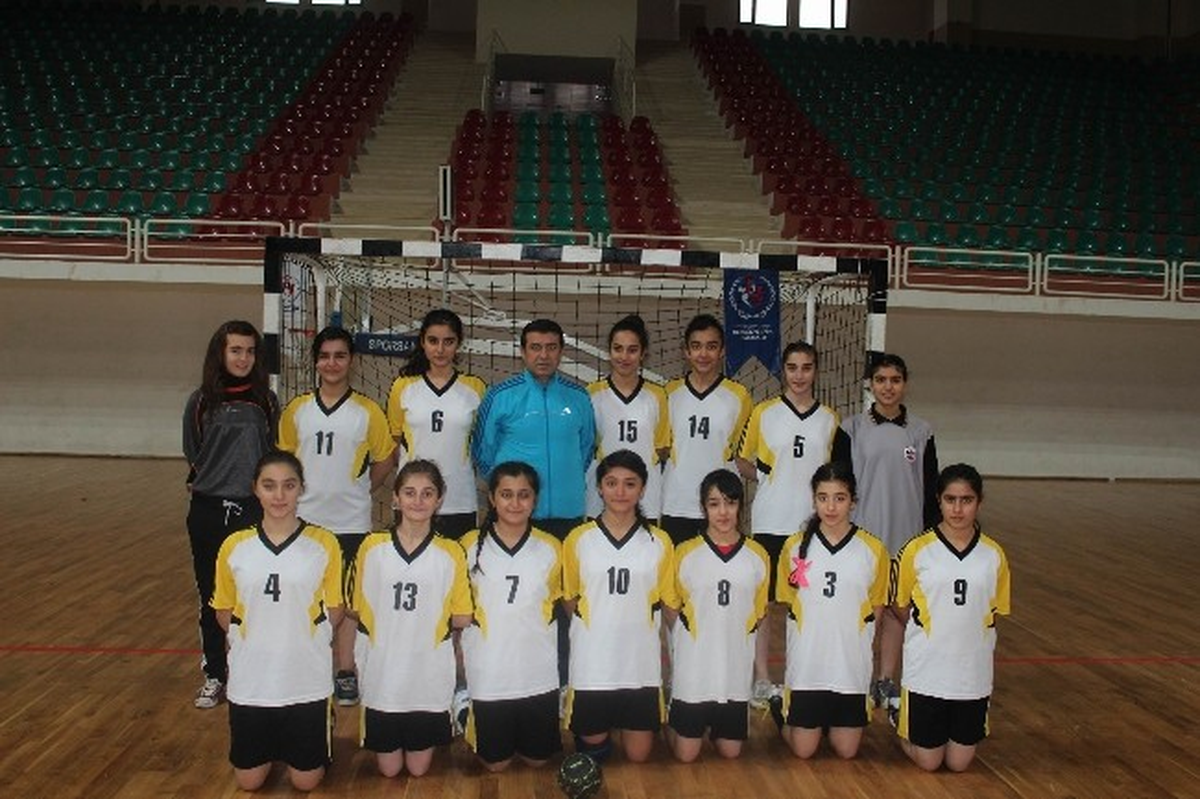 Diyarbakır 5 Nisan Ortaokulu Hentbolda Bölge Şampiyonu