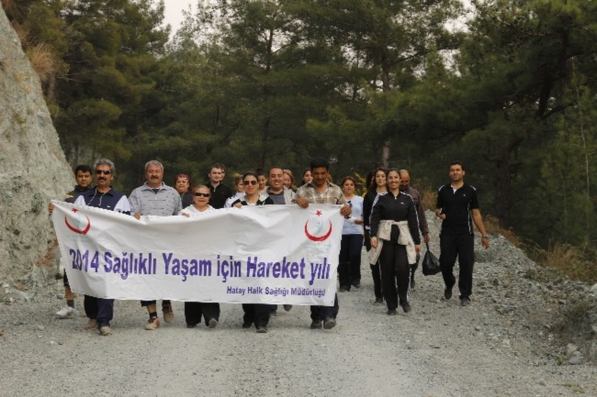 Dörtyol\'da Sağlık Çalışanları Sağlıklı Yaşam İçin Yürüdü