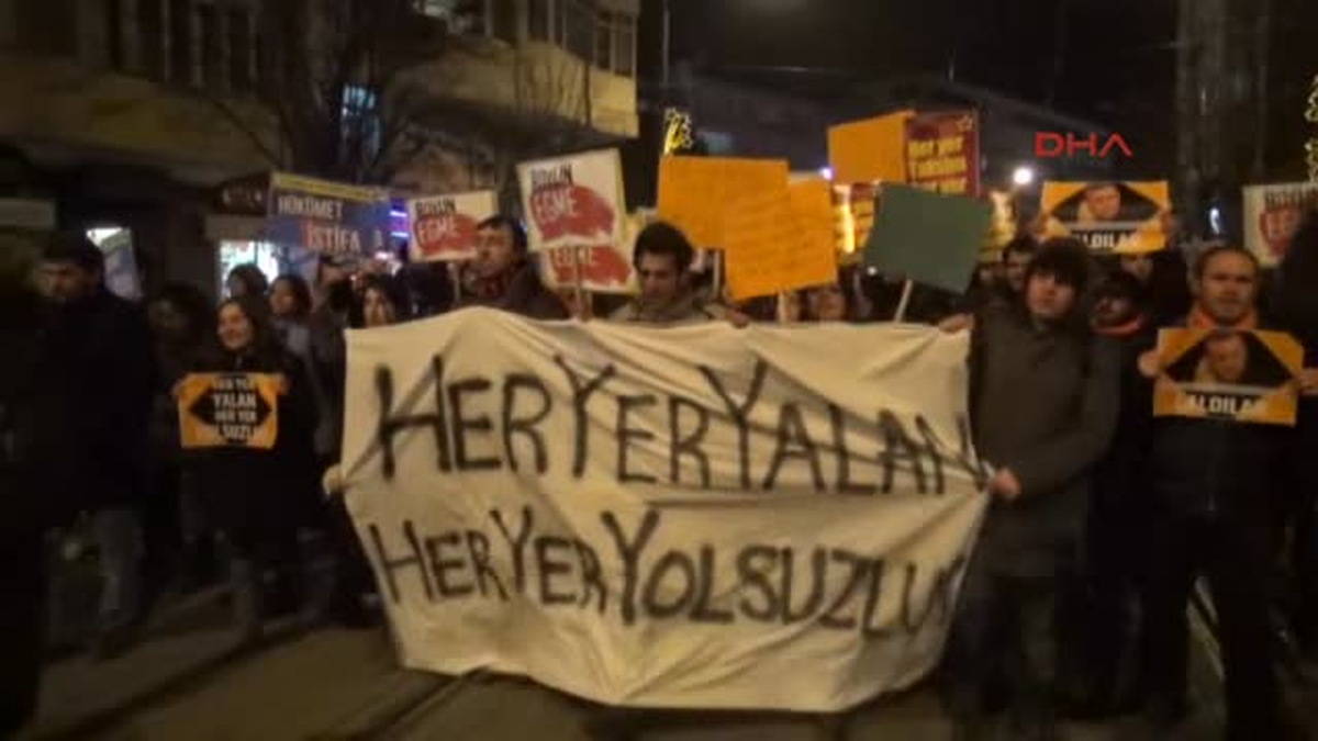 Eskişehir\'deki Yolsuzluk Protestosuna Polis Müdahalesi