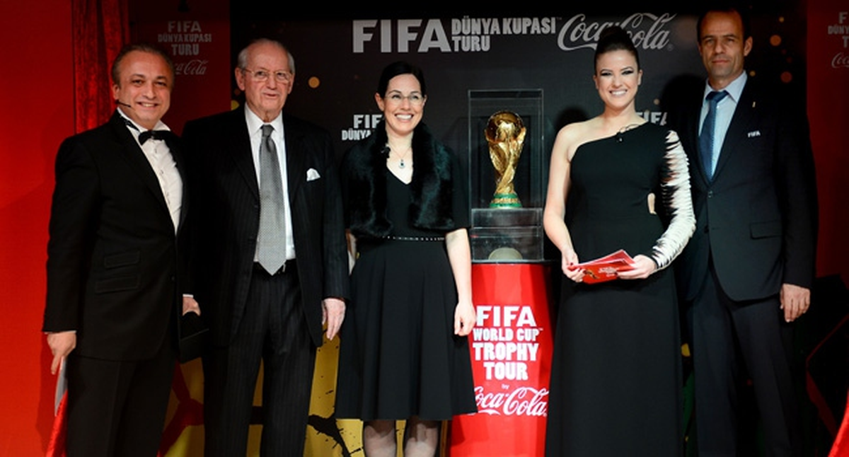 FIFA Dünya Kupası İçin İstanbul\'da Gece Düzenlendi