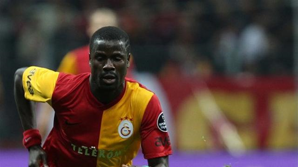 Galatasaray\'dan Açıklama: Eboue\'nin Kadroda Olmama Sebebi Tff\'dir