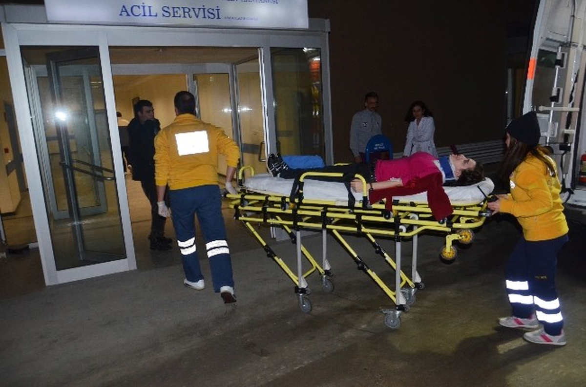 Ergene\'de İşçi Servisi Su Kanalına Düştü: 3 Yaralı