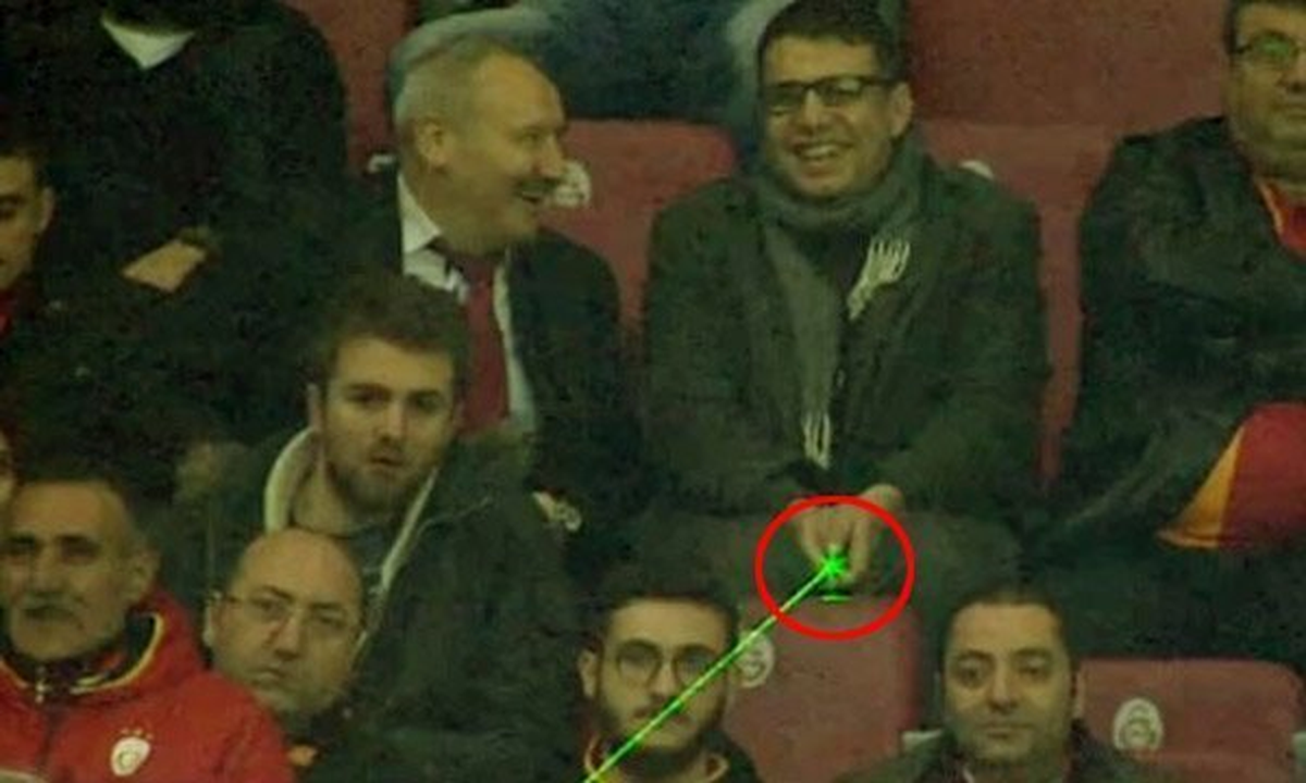 İstanbul Emniyetinden Lazer Tutan Taraftar Açıklaması