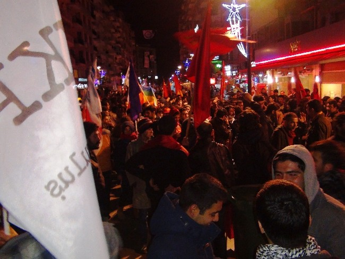 İzmir\'de Eylemcilere Biber Gazlı Müdahale