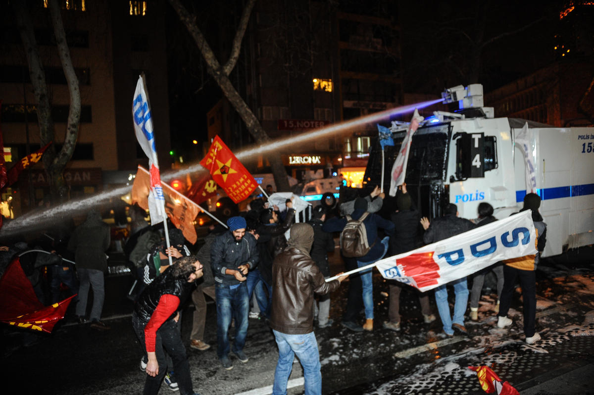 İzmir\'de İzinsiz Gösteri