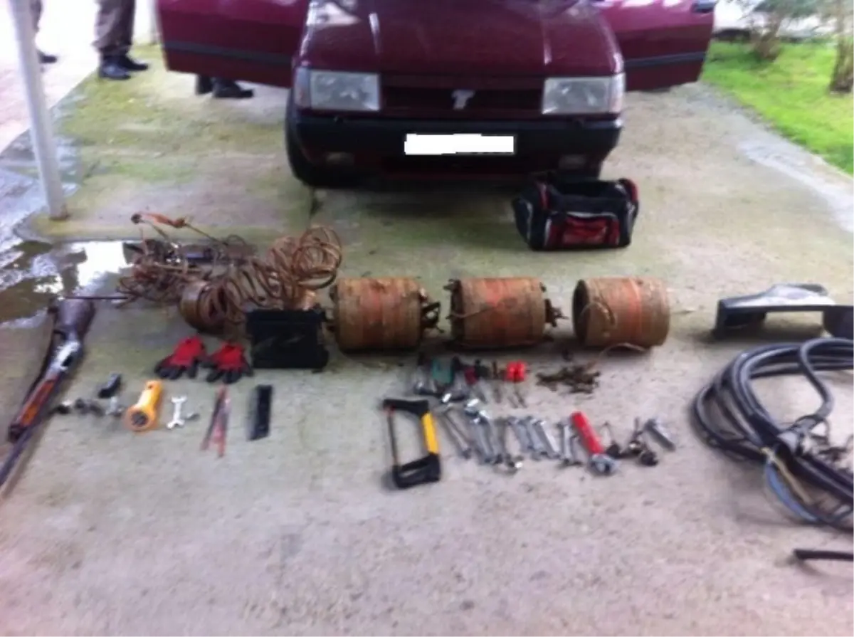 İzmir İl Jandarma Komutanlığı Trafo Hırsızlarını Suçüstü Yakaladı