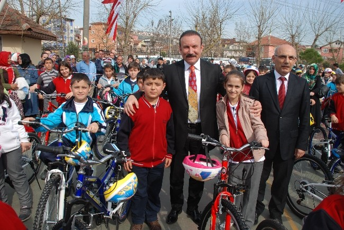 İzmit Belediyesi Bisiklet Dağıtımına Devam Ediyor