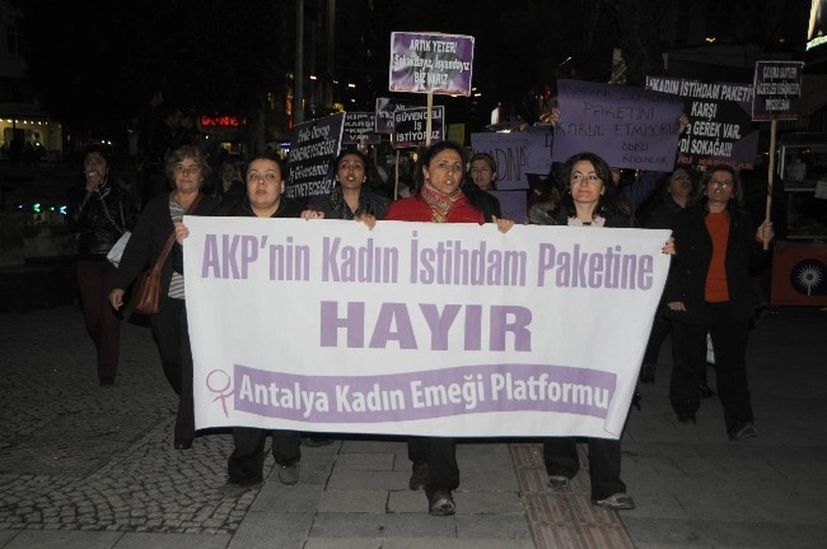 Kadınlardan \' Kadın İstihdamı Yasa Tasarısı\' Protestosu