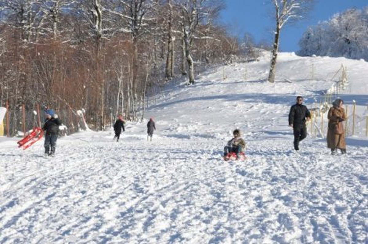 Kartepe Kayak Merkezi\'nde Kar Sevinci