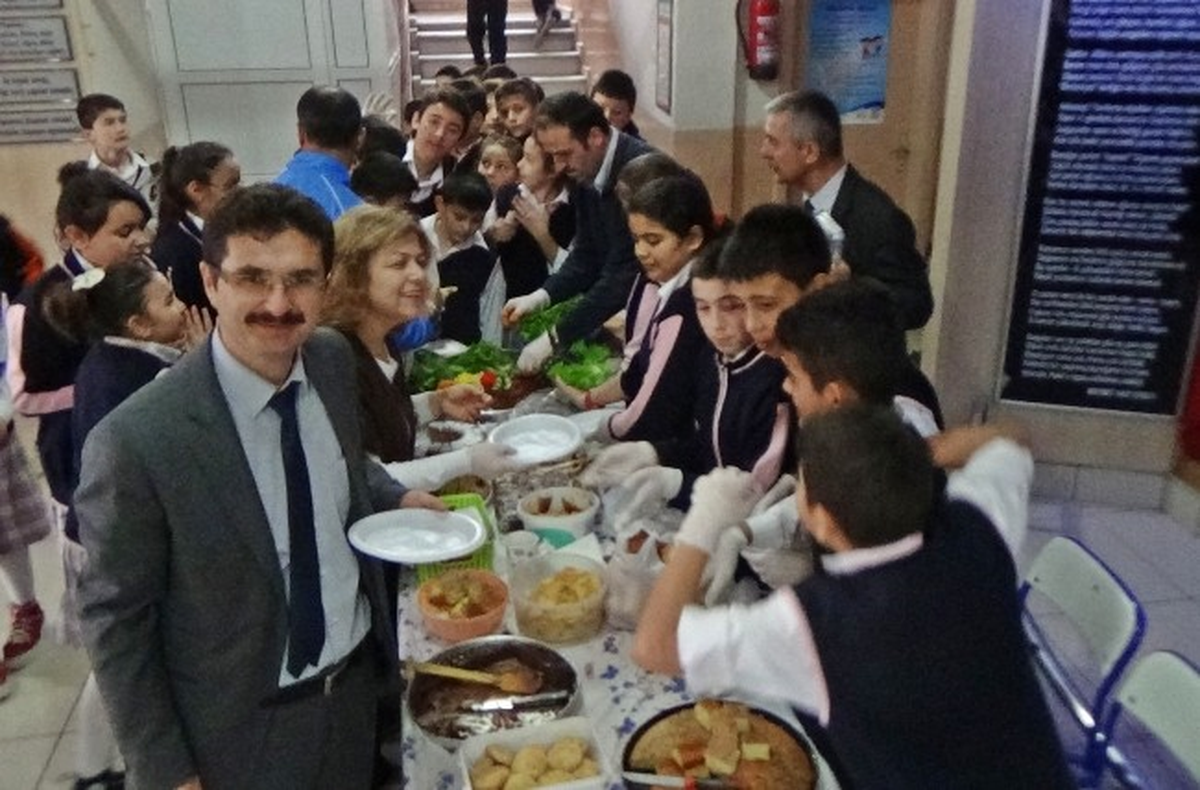 Kayıkçılar İlkokulu-Ortaokulu\'ndan Engelli Öğrenci Adına Kermes
