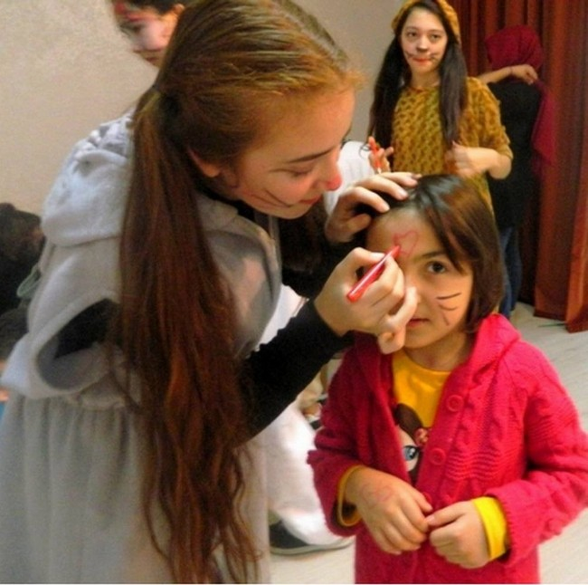 Lise Öğrencilerinden Sevgi Evi Çocuklarına Tatlı Sürpriz
