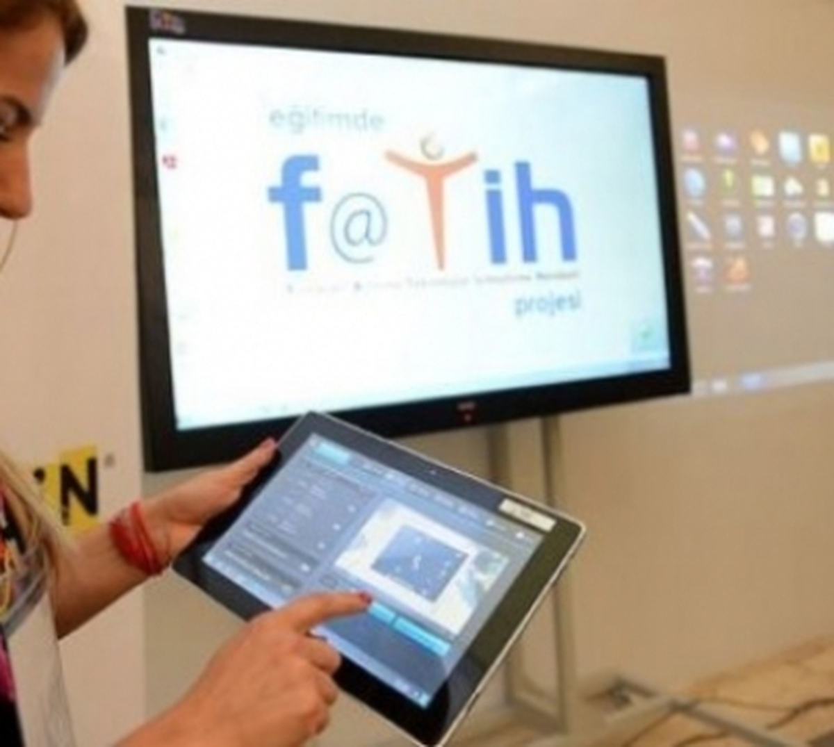 Öğretmenlere Tablet Dağıtıldı