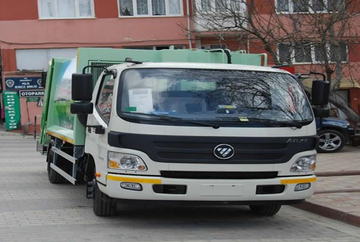 Orhaneli Belediyesi\'ne Yeni Çöp Kamyonu