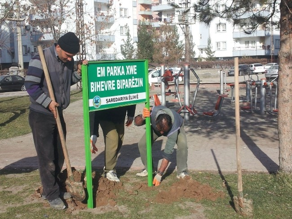 Park ve Mesire Alanlarına İki Dilde Tabela