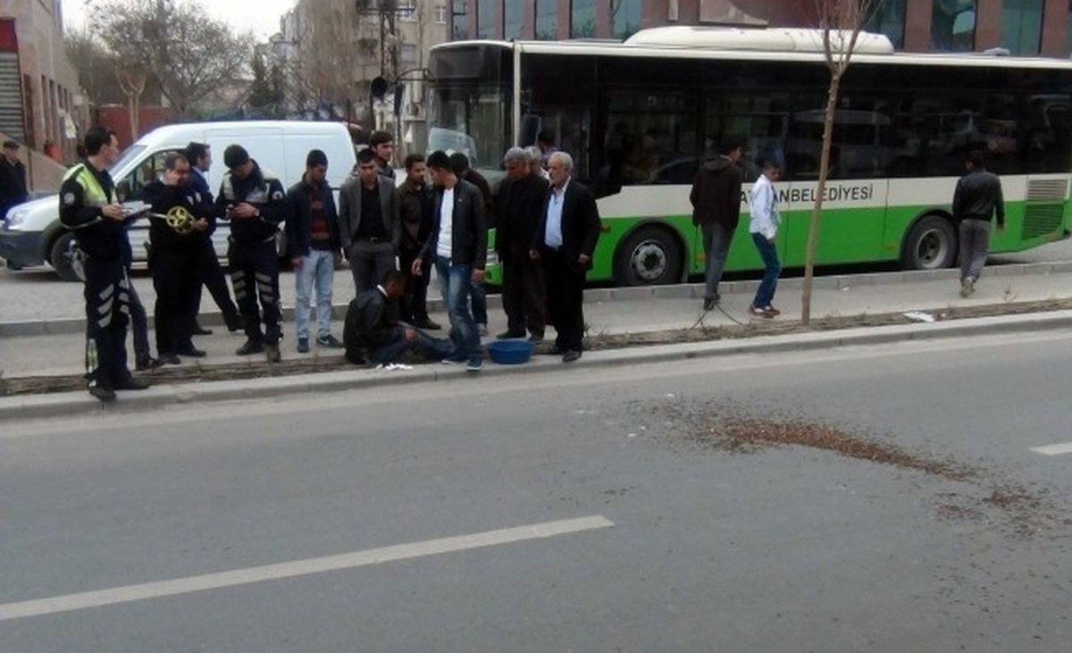 Polis Aracı, Çekirdek Satan Vatandaşa Çarptı