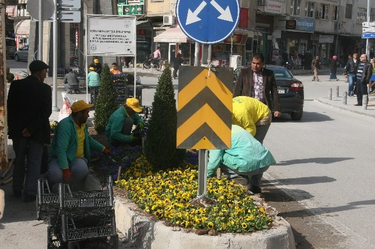 Kilis\'te Refüjler Çiçeklerle Bezendi