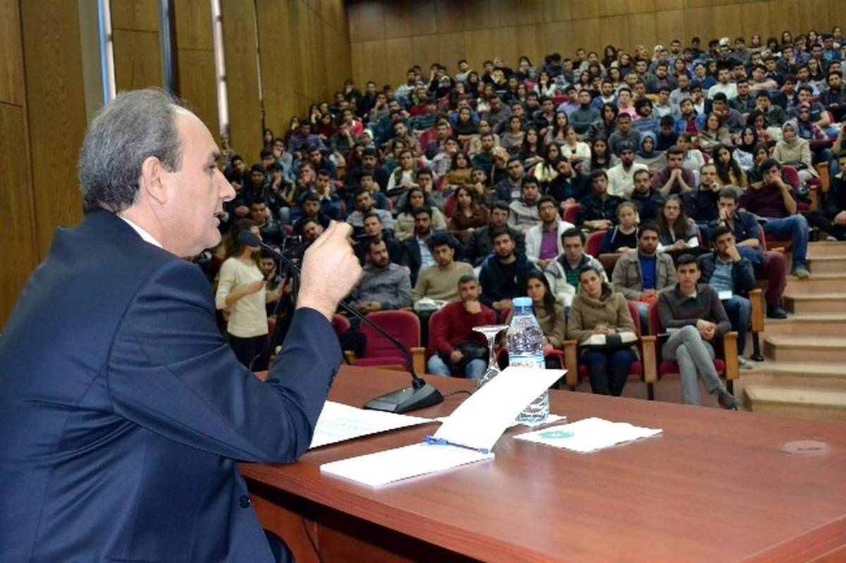 Rektör Görür Öğrenciler ile Buluştu