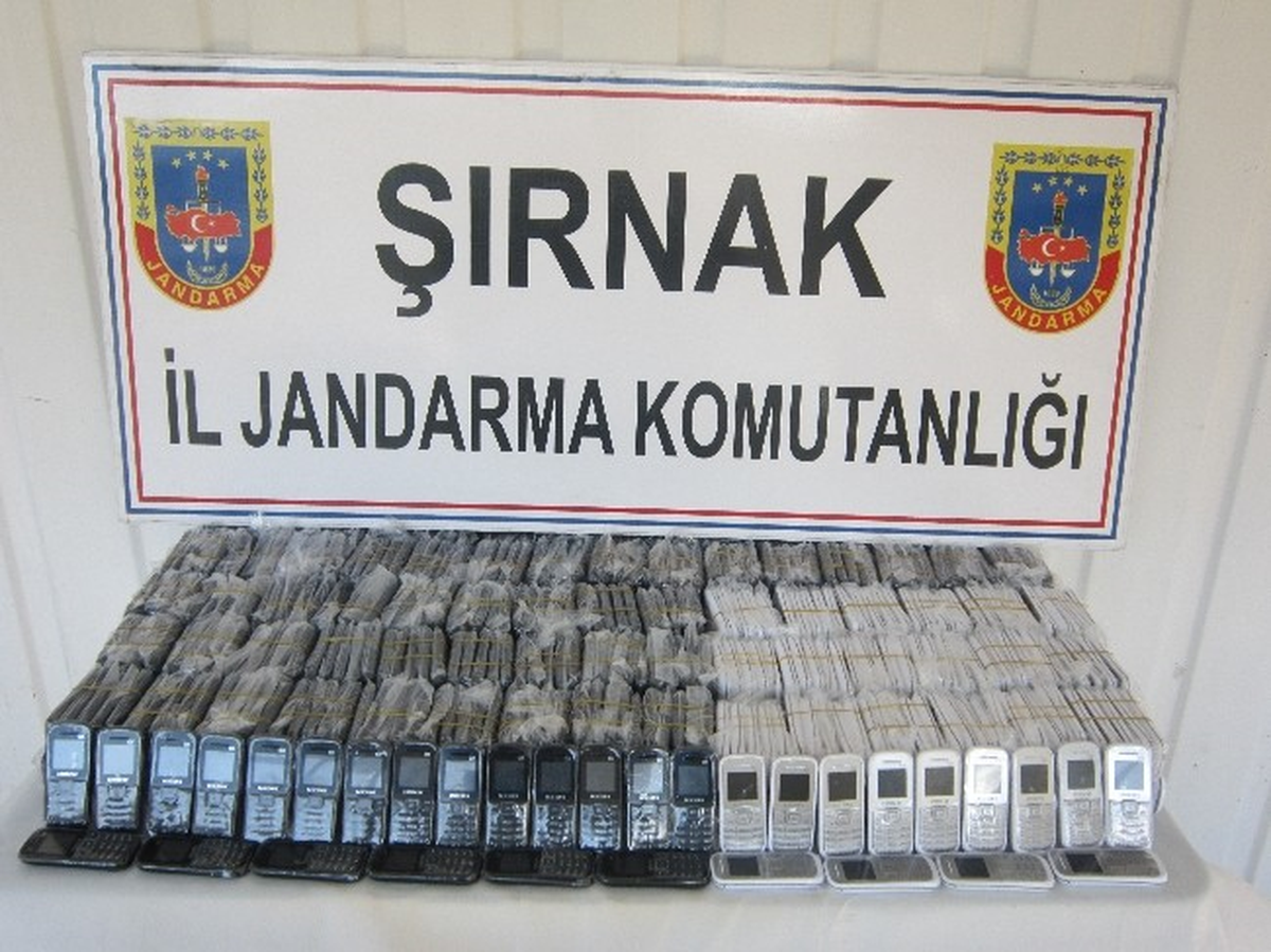Şırnak\'ta 87 Bin 570 Paket Sigara ve 738 Cep Telefonu Ele Geçirildi