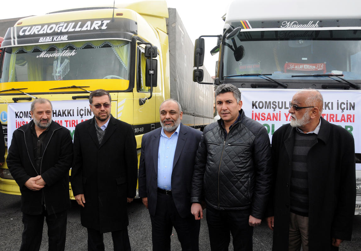 Suriye\'ye 2 Ayda 817 Yardım Tırı