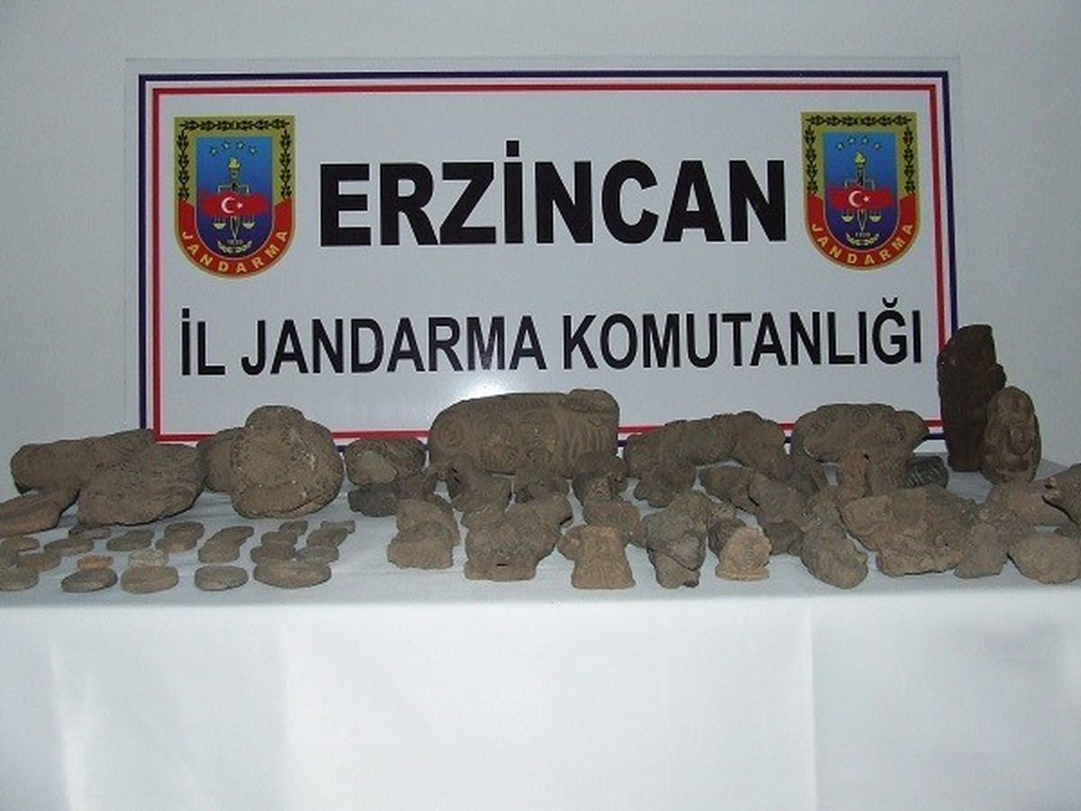 Tarihi Eser Kaçakçısı Jandarmadan Kaçamadı
