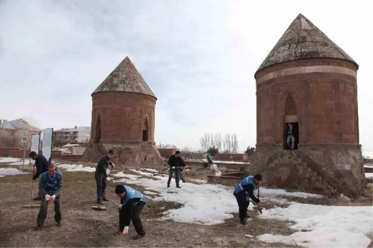 Tarihi Mekanlarda Temizlik Çalışması