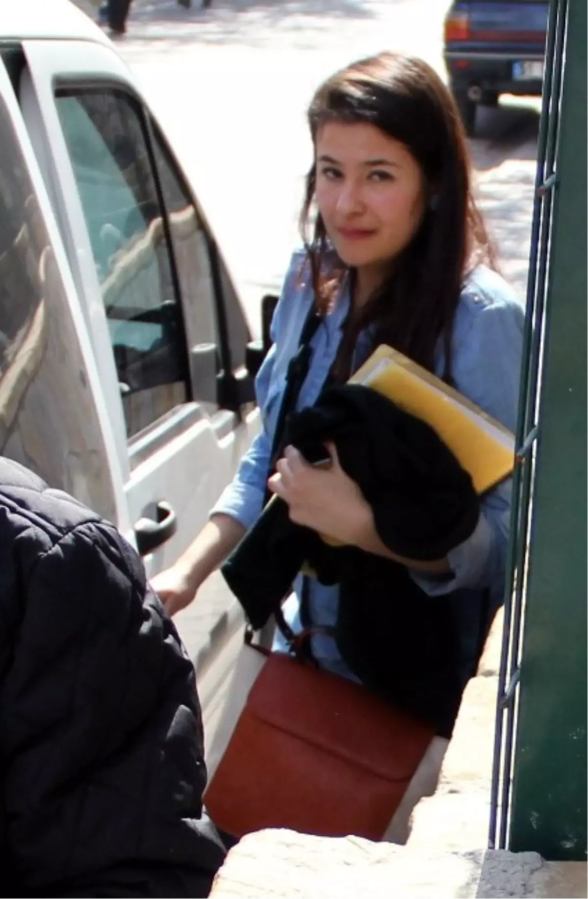 Telefonunu Kontrol Eden Sevgilisini Kapkaççı Diye Yakalattı