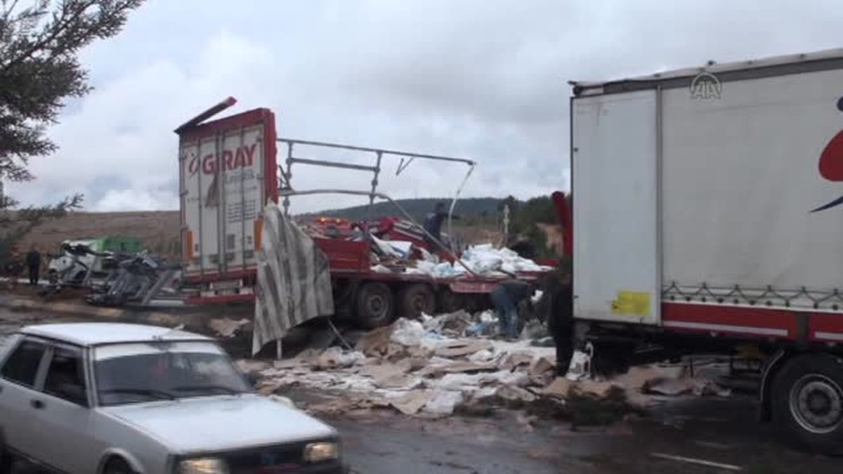 Tır, 2 otomobile çarptı: 1 yaralı -