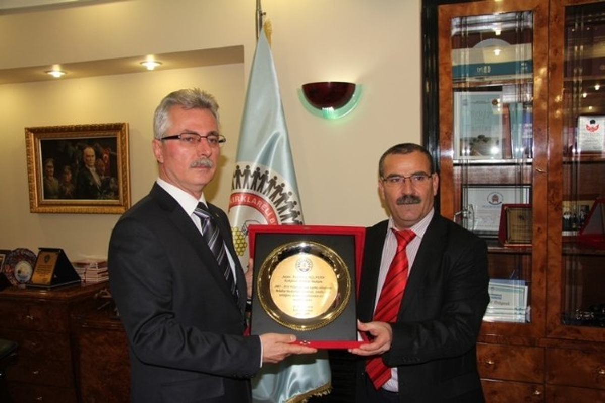Tüm-Bel-Sen\'den Kırklareli Başkan Çağlayan\'a Plaket